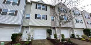 Fantastic Townhome with Gas Fireplace, Deck, Fenced Yard, and Vaulted Ceilings Fantastic Townhome with Gas Fireplace, Deck, Fenced Yard, and Vaulted Ceilings Gallery 1