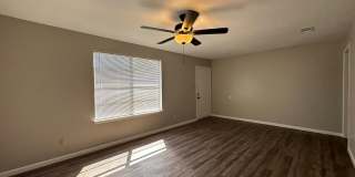 Duplex  LEASING SPECIAL! Gallery 1