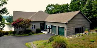 4 Bedroom || 3 Bathroom home on Leesville Lake Gallery 1