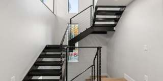 807 N Detroit St Gallery 28