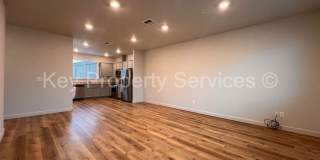 Woodland Townhome with Huge Tandem Garage Gallery 4