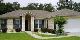 Charming 3BR/2BA Home with Open Floor Plan, Vaulted Ceilings & 2-Car Garage Gallery 1