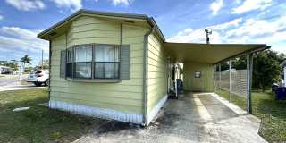 FIRST MONTH RENT FREE! Cute and Quiet 2/2 in N. Ft. Myers Gallery 3
