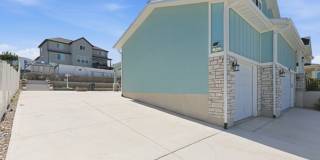 Large luxurious house with view of beautiful Utah Lake! Gallery 50