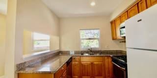 Two story unit w/ spiral staircase blocks from downtown Berkeley! In unit washer dryer! Gallery 1