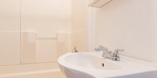 *AVAILABLE NOW* Super Affordable & Renovated 3 Bedroom Town House in the South Side Slopes! Gallery 17