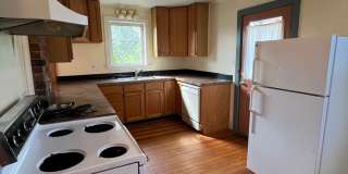 Charming Three Bedroom Home with Large Fenced Yard - Nevada St Gallery 10