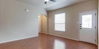 Beautiful 3 Bedroom Townhome Located in Georgetown, TX! Gallery 3