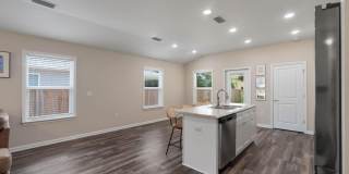 Like New in Heart of Crestview - AVAILABLE IN MAY! Gallery 9