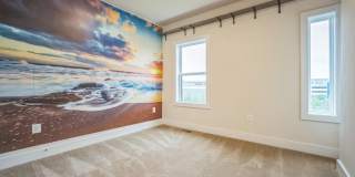 44764 TIVERTON Square Gallery 13