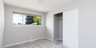 3 Bedroom Rambler Situated on a Large Lot with Mature Landscaping! Gallery 10