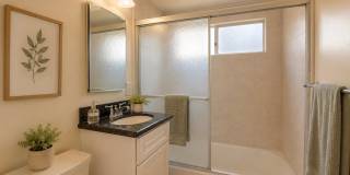 Cozy Two Bedroom Duplex w/ Hardwood Floors! Lovely Kitchen! Lots of Natural Light! Gallery 5