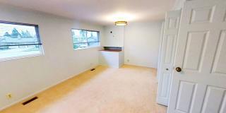 Beautiful Home with 4 Bedrooms and 2 Bathrooms Available in September! Gallery 10