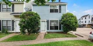 Cobblestone Townhouse - End unit close to parking Gallery 5
