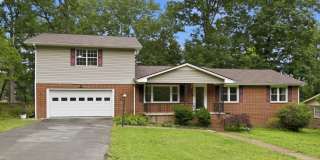 Spacious 4BR House in Signal Mountain Gallery 1