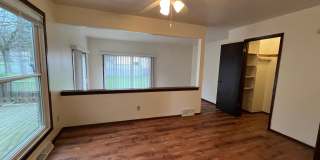 Easy commute to Downtown, West - 3 bedroom, 1.5 bath duplex with yard, garage Gallery 2