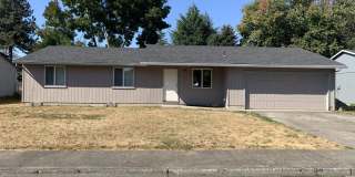 4 bedroom 2 bath home on quiet street in Hillsboro near Intel Gallery 1
