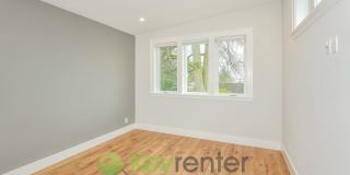 Stylish Four Bedroom Home with Hardwood Floors and Outdoor Space Gallery 22