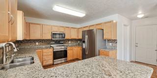 Beautiful 2 Story Home w attached 2 car garage Gallery 4