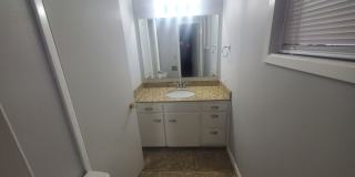Nice 4 bedroom 1.5 bath home close to U of A and I-49 Gallery 5