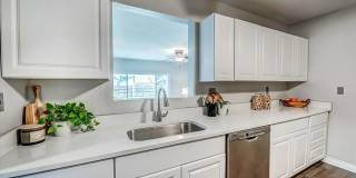 4BD, 2BA Chaffee Park Home with Yard and 1-Car Garage Gallery 8