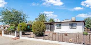 Spacious 3 Bed, 2 Bath Home Near UofA - Perfect Tucson Living! Spacious 3 Bed, 2 Bath Home Near UofA - Perfect Tucson Living! Gallery 1