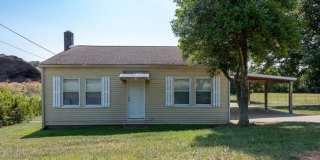 Maryville 37801 - 2 bedroom 1 bath - call Troy Adams 865-233-6949 Gallery 1