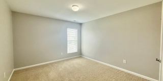 **OFFERING REFUNDABLE APPLICATION FEES** Fantastic 3BD, 2.5BA North Raleigh Townhome with Fenced Backyard in an HOA Community with Premier Amenities Gallery 21