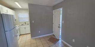 Studio garage apartment Gallery 6