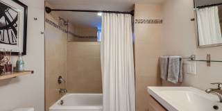 Available NOW! Fully Furnished 4 Bedroom 2 Bath Beautiful Home in Denver! Gallery 23