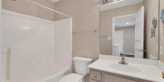 Spacious 4BR/2.5 Bath in the Jacksonville Commons Area Gallery 20