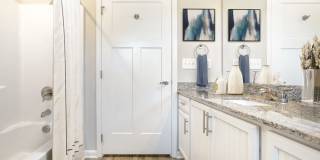 Henley at Mirror Lake Gallery 7