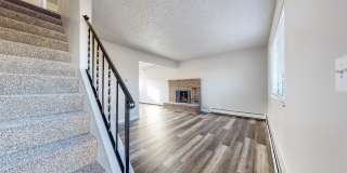 Updated 2 Bed Townhouse w/ Utilities Included! Gallery 12
