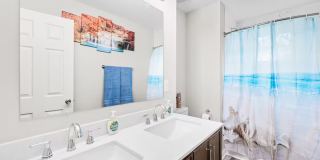 Room in 3 Bedroom Home at Mobley St Gallery 16