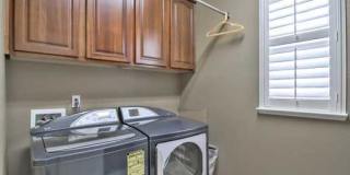 Stunning (Formal Model) 3/3 w/Huge Loft!  Please read entire ad before requesting a viewing!! Gallery 24