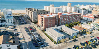 470 E Broadway Gallery 13