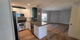 RENOVATED 2BD/1.5 BATH WITH PARKING, LAUNDRY, AND FULL H-VAC WITH MOVE IN SPECIAL!! Gallery 1