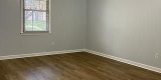 2 bedroom, 1 bath apartment in small complex on Hill Street! Walking distance to Normal Town, Downtown & UGA! Available now! Gallery 15