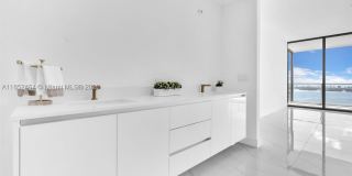 Island Bay Gallery 24