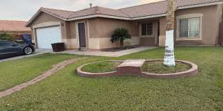 FOR RENT – Spacious 5 Bed / 3 Bath Home in Calexico! Gallery 1