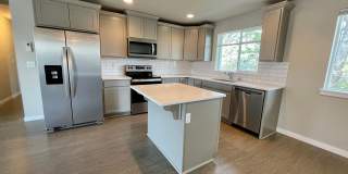 Beautiful 3 Bedroom Duplex with Garage! Gallery 5
