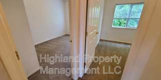 322 NE Whitman St Gallery 10