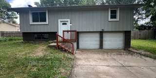 424 NE Lakeview Dr Gallery 1