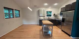 East Asheville - Contemporary Bungalow Gallery 8