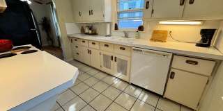 3 bed, 1.5 bath home for rent in West Waterloo Gallery 21