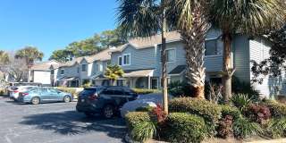 Stunning and Spacious 2 Bedroom, 2.5 Bath, Town Home With Sunroom and Deck! Gallery 1