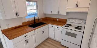 Newly renovated farmhouse style hard to find 1-bedroom 1 bath 2 Miles from Oregon Tech and Sky Lakes Gallery 1