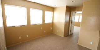 Beautiful 3 bedroom 2.5 bath Townhouse in Mesa Gallery 6
