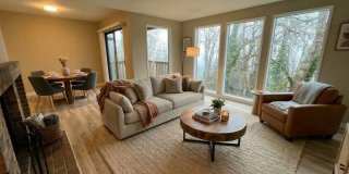 Spacious lower unit in refurbished duplex Gallery 1