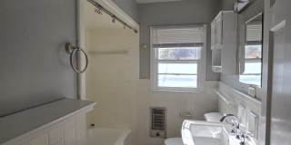 Charming Old Hickory Cottage with Vintage Character Gallery 13